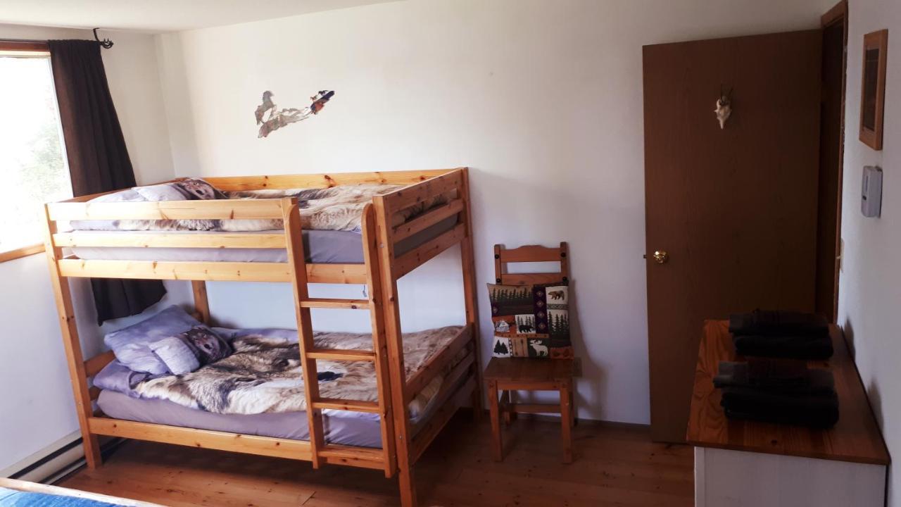 Wettstone Guest Ranch Bed and Breakfast Bridge Lake Eksteriør billede